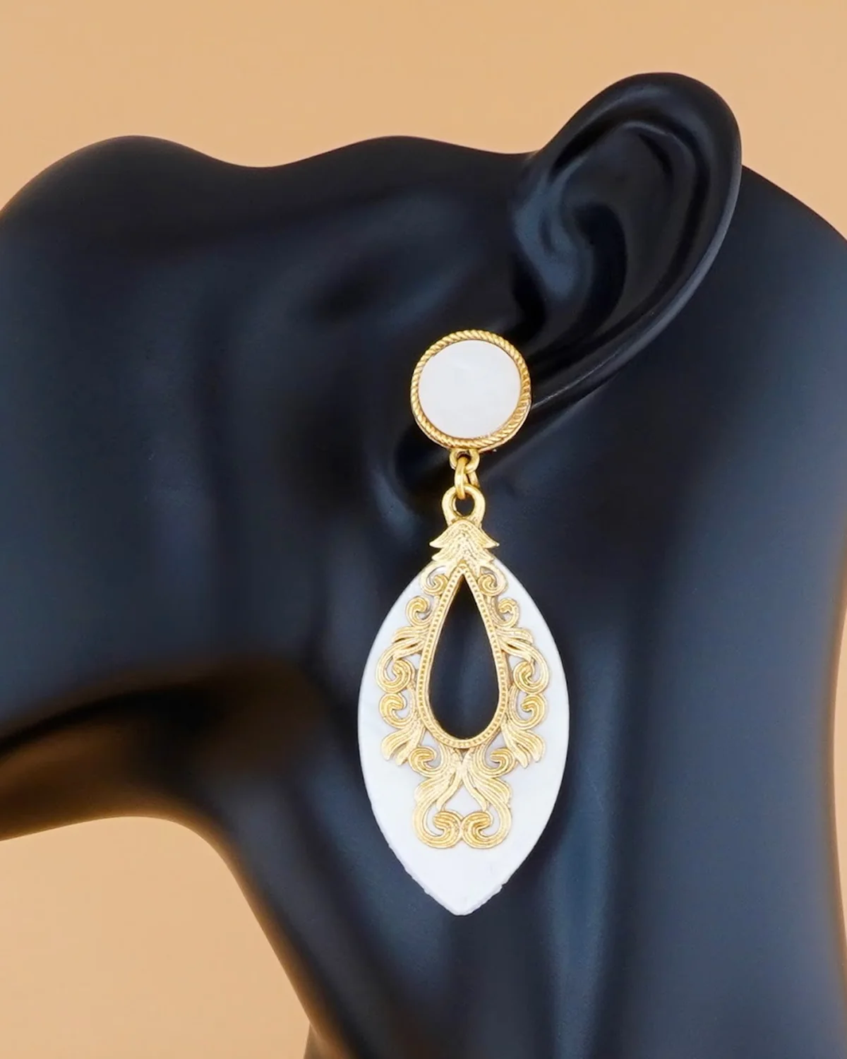 Aarna Earrings, gold
